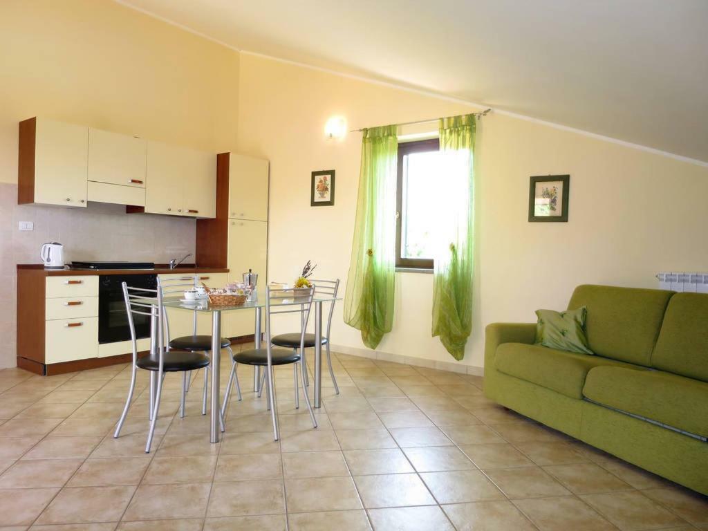 Recidence L' Infinito Apartment Carbognano Luaran gambar